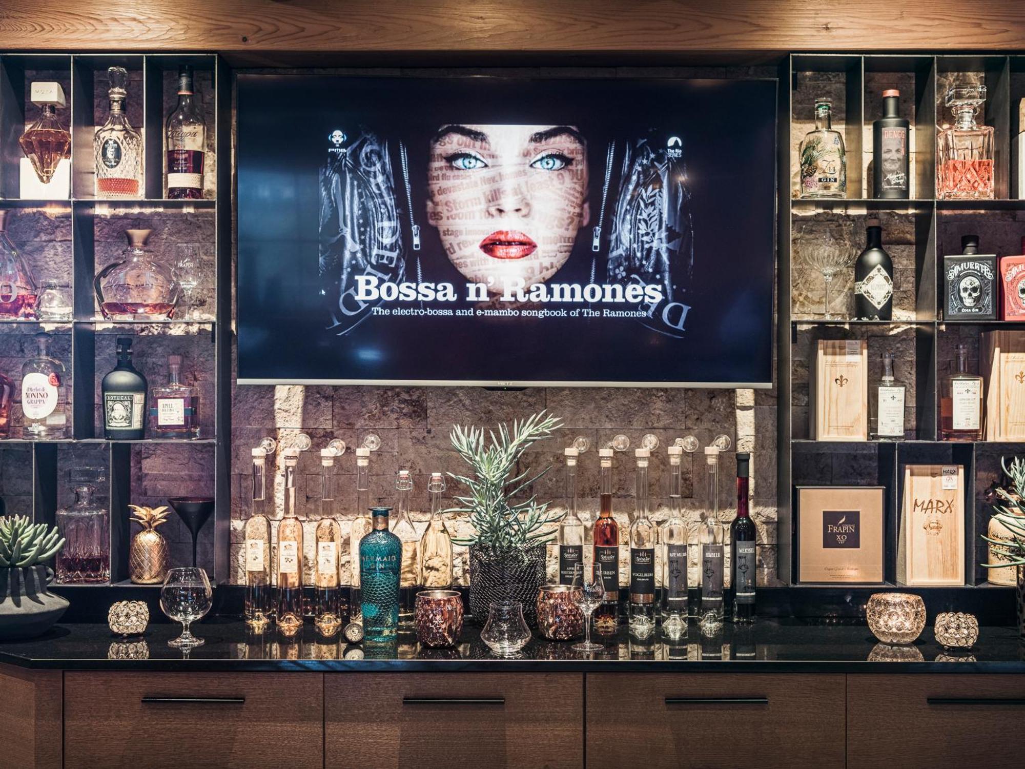 Hotel Bergkristall Zillertal - Adults Only 14 Years Plus Хипах Екстериор снимка